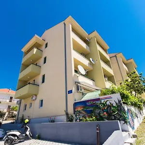 apartments-katic-trogir.hotels-in-trogir.com/