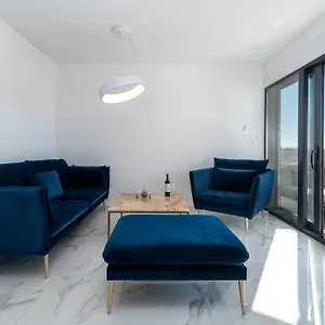lavender-tree-luxury-suites.hotels-in-trogir.com/