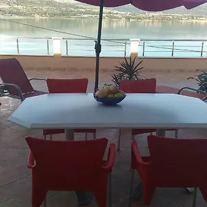 marin-i-vinka.hotels-in-trogir.com/